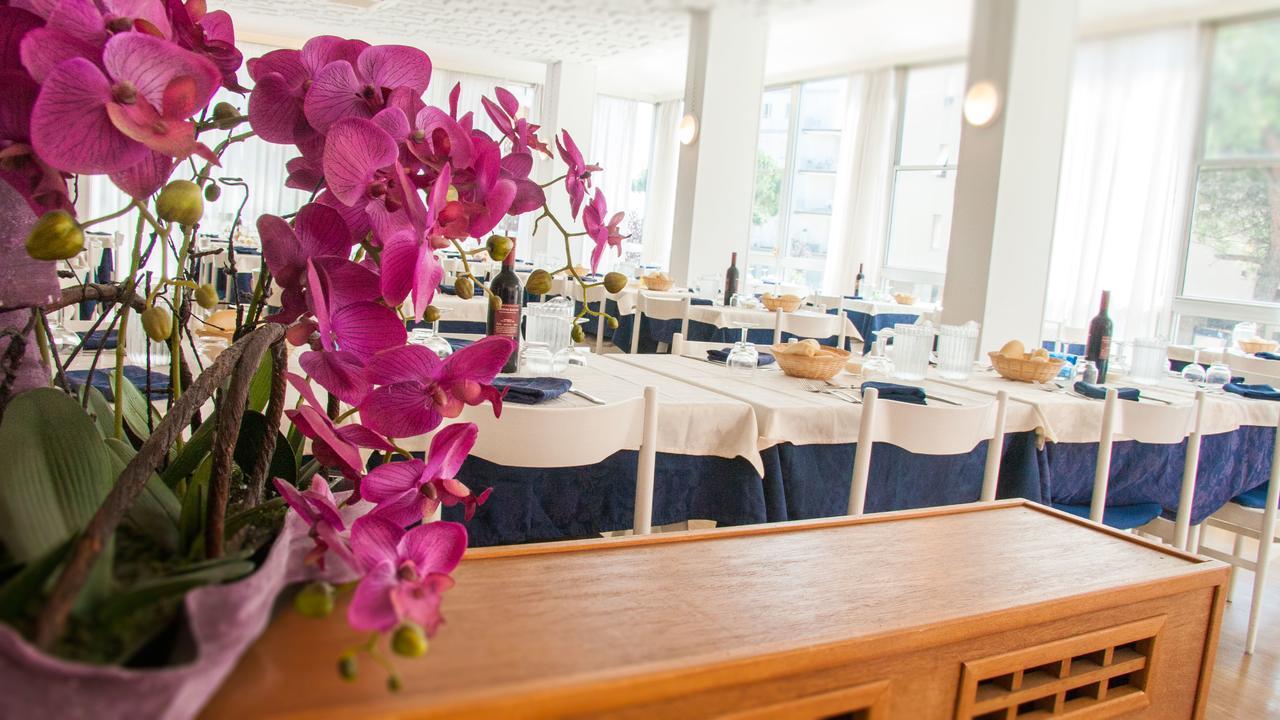 Hotel Raffaello Cesenatico Εξωτερικό φωτογραφία