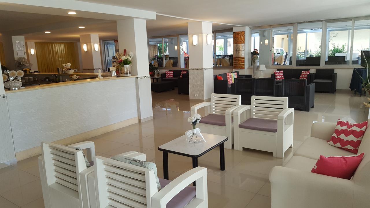 Hotel Raffaello Cesenatico Εξωτερικό φωτογραφία