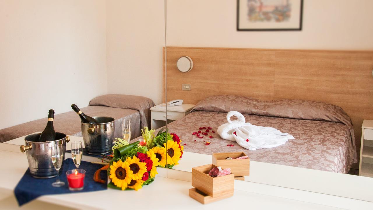 Hotel Raffaello Cesenatico Εξωτερικό φωτογραφία