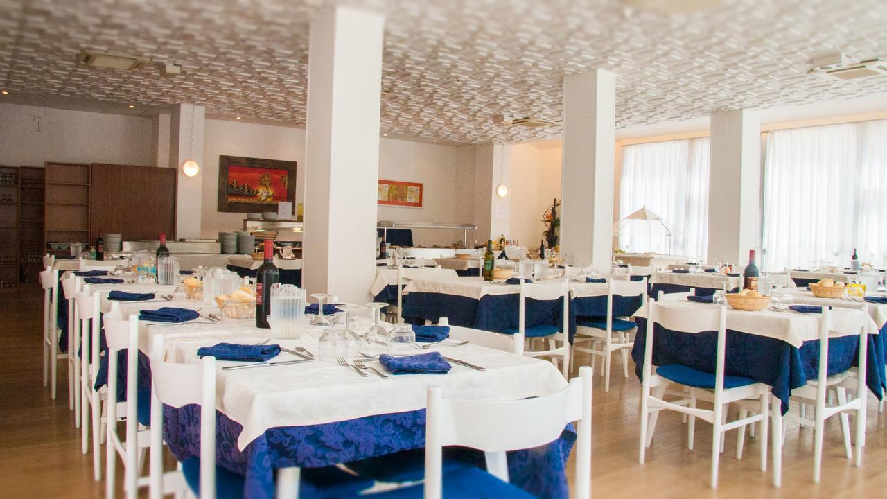 Hotel Raffaello Cesenatico Εξωτερικό φωτογραφία