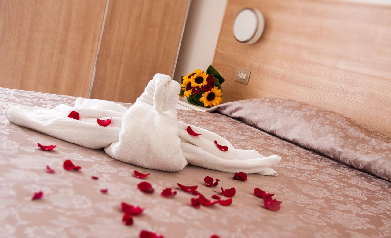 Hotel Raffaello Cesenatico Εξωτερικό φωτογραφία